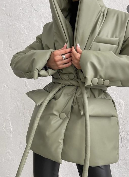 Продам стильный пуховик