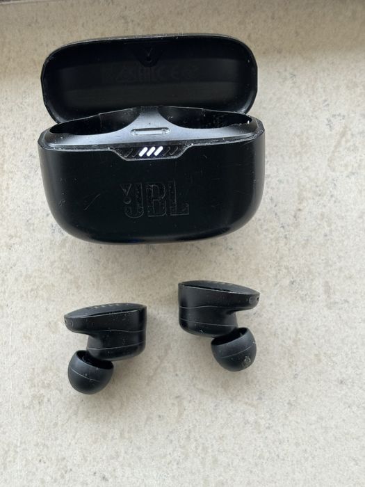 JBL слушалки