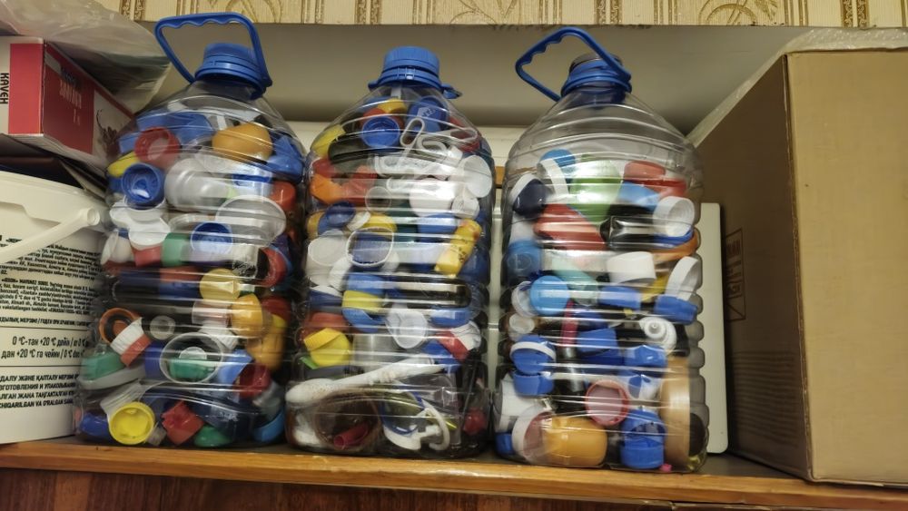 Крышки пластик цена за всё