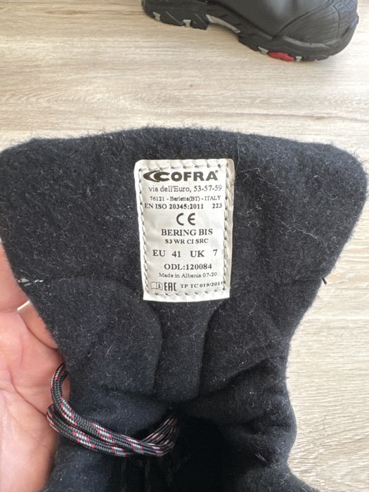 Продаются Спец ботинки