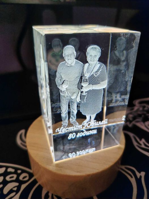 Персонализиран 3D Кристал със Снимка + LED Поставка | Безплатна Доставка