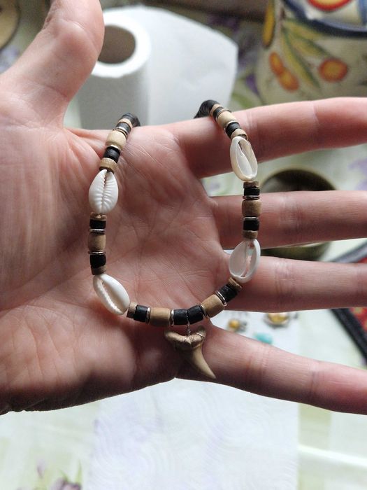 Lănțișor cu dinte de rechin și scoici