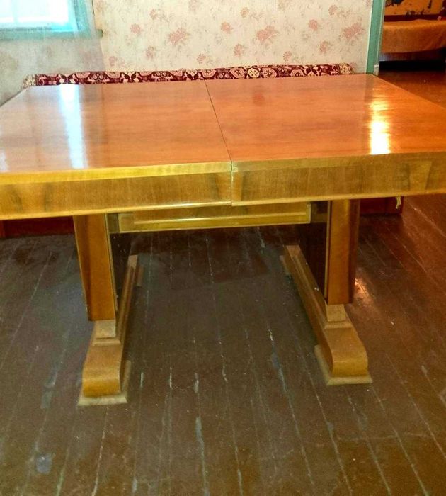 Баварска маса от масив – стилна, стабилна и много запазена