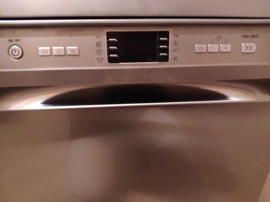 Продавам съдомиялна машина Aniston Hotpoint