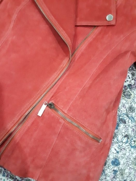 Женская кожаная куртка продается