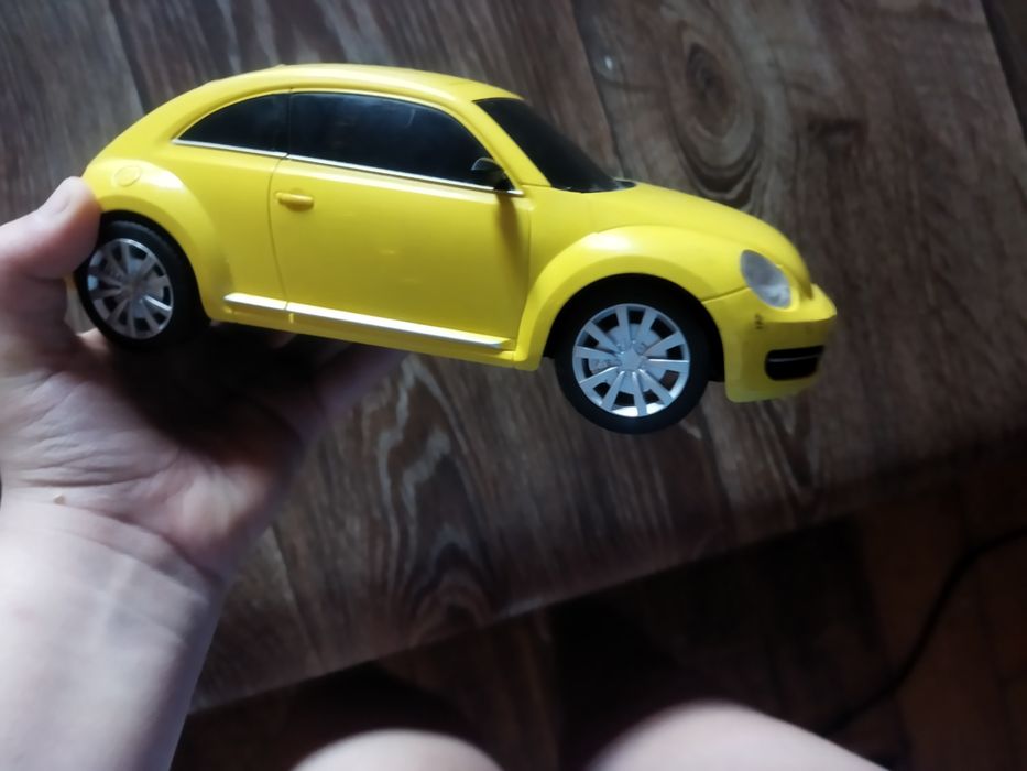 Машинка на пульте управления