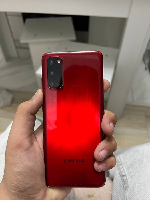 Samsung Galaxy s20 продам срочно
