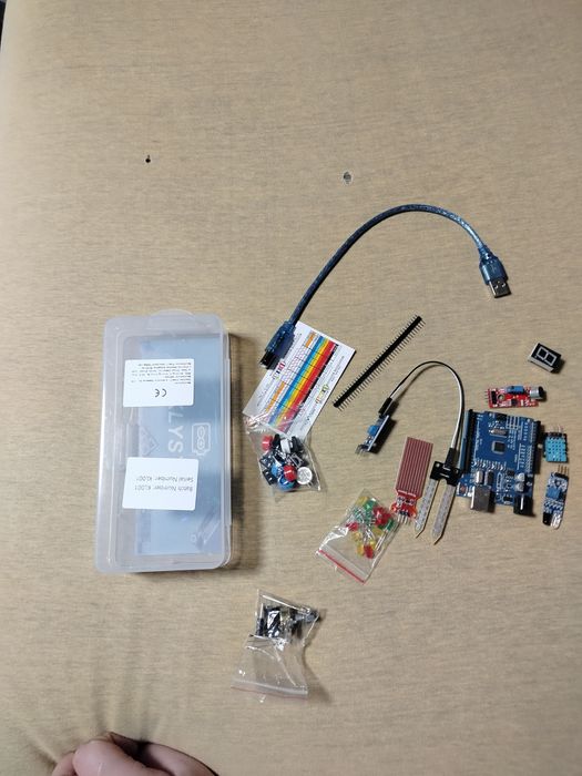 Базов стартов комплект за програмиране Arduino UNO