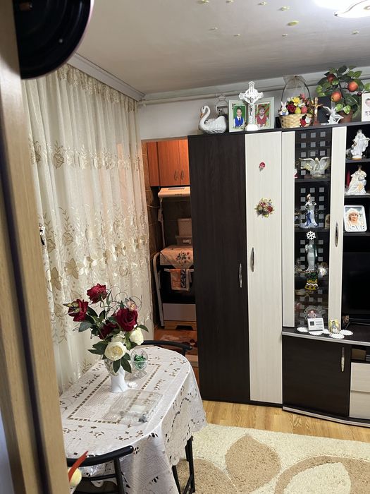 Vand apartament 2 camere etaj1 bloc c2 zona unitate