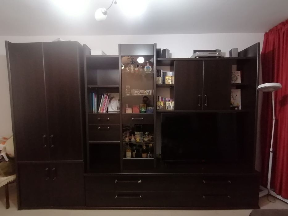 Mobilă living culoare venghe