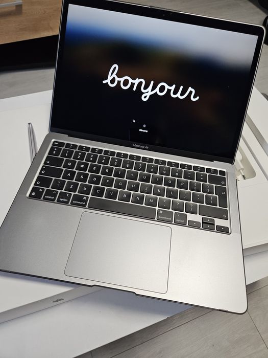 MacBook Air M1, 512GB stocare, 8GB RAM