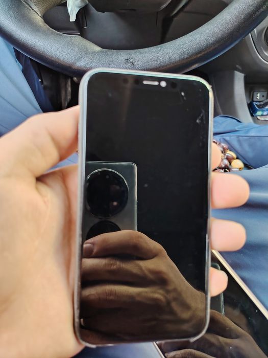 Iphone 11 karobkasi  bor