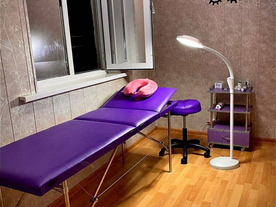 Кушетки, тележки, стулья для салонов красоты в наличии и на заказ