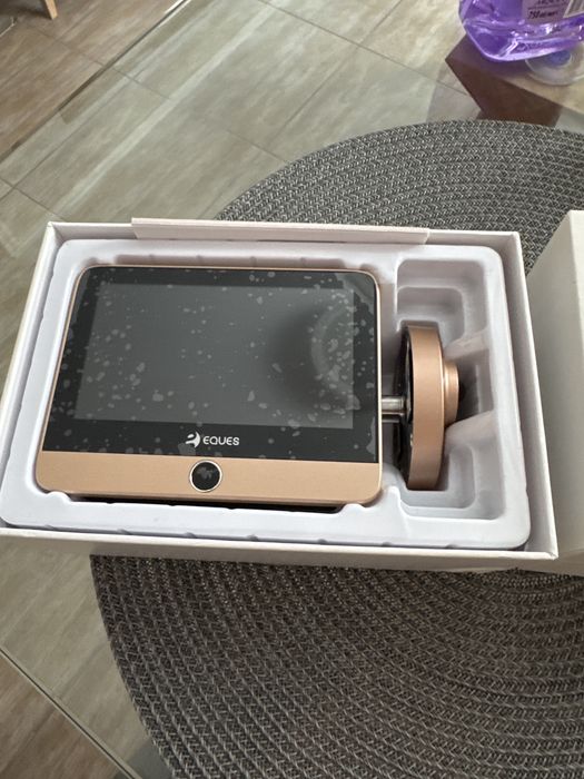 Продавам видеозвънец EQUES VEIU Mini 2 с вътрешен дисплей