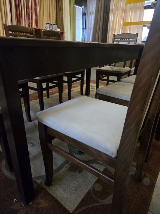 Дървена маса с 8 стола