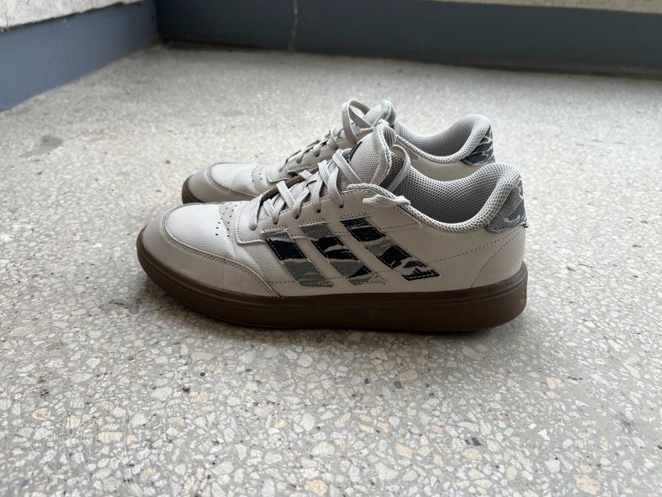 Обувки Adidas Courtblock