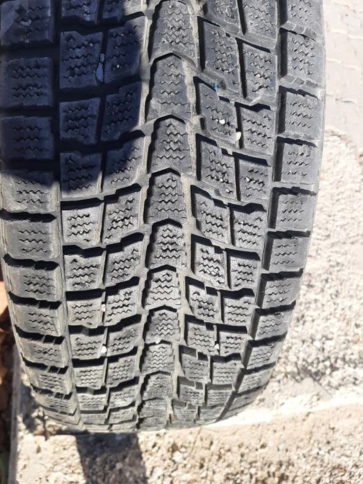 Продам шины 235/55/18 данлоп