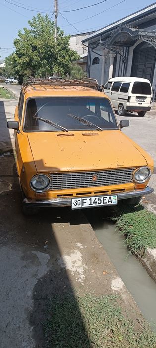 Автомобиль  Жигули 21101