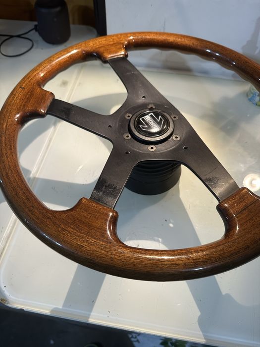 Волан махагонов momo