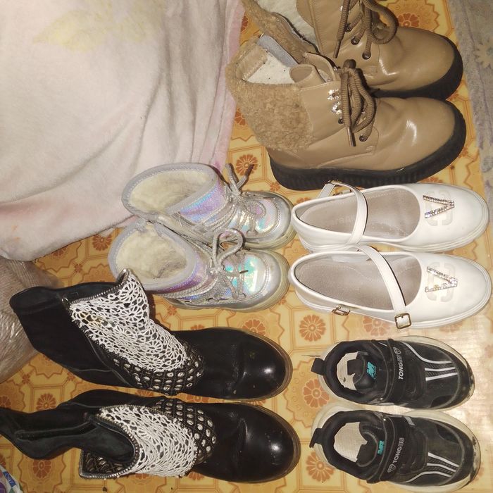 Отдам обувь на девочку