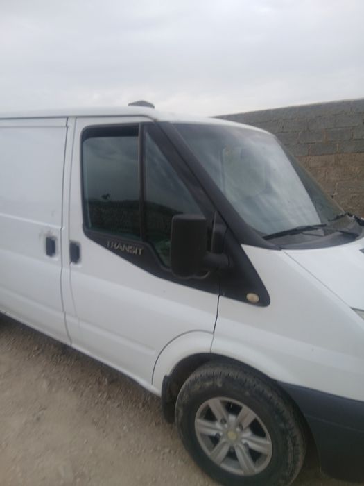 Moshina sotiladi ford tranzit