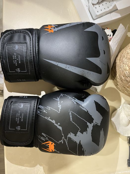 Боксерские перчатки