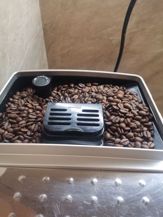 Кафемашина кафеавтомат Delonghi magnifica Ecam 24.210. SB