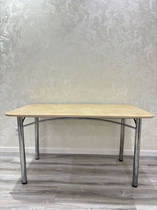 Продам стол кухонный