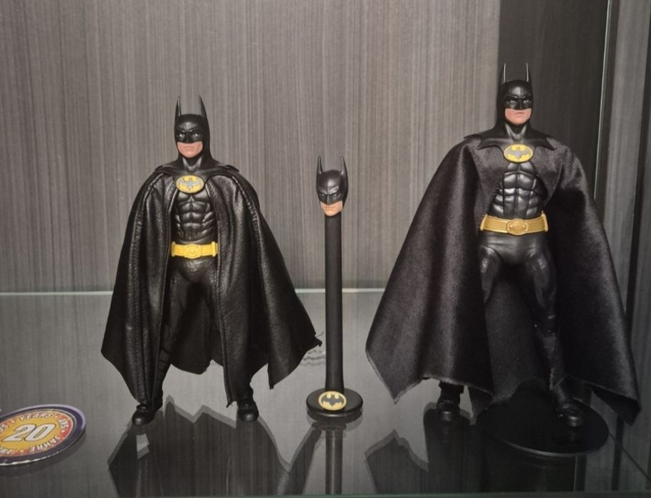 Negociabil vand set de 3 batmani si masina
Se vinde la set  figurinele. Batman neca game video 89,  Batman mcfarlane 89, Batman mezco one 12 89, si Ba