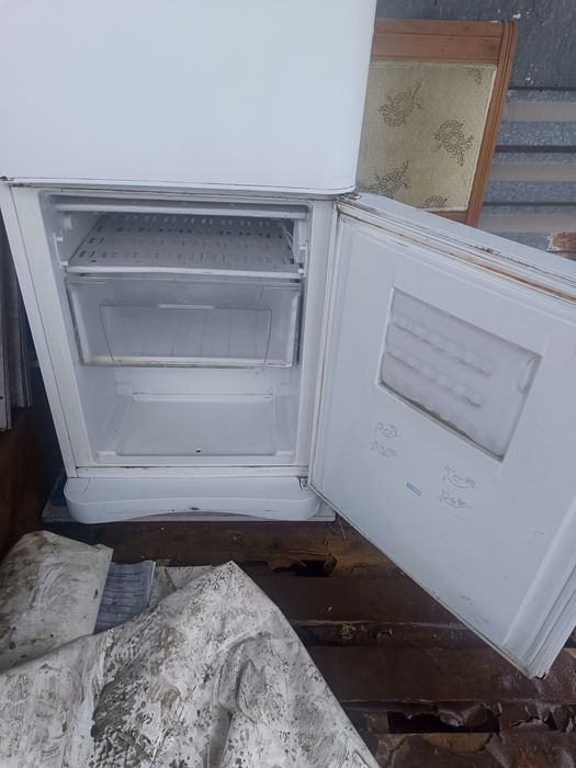 Холодильник indesit