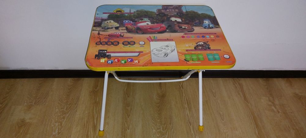 Продам детский стол 1000тг