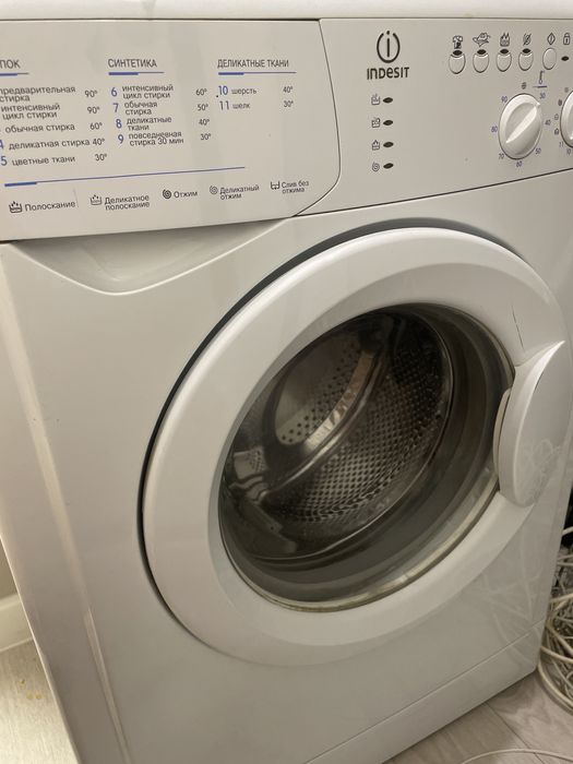 Стиральная машина фирмы indesit.Работет только в одном режиме повсед.с
