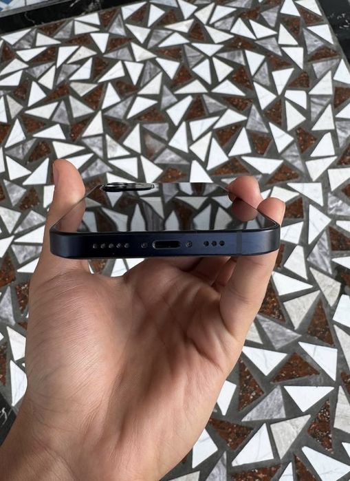 Iphone 12      Ideal xolatda