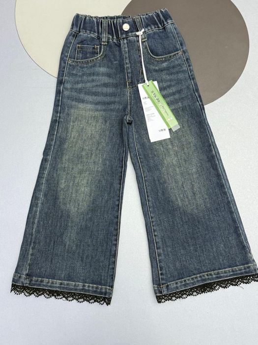 Стилтный джинсы на девочку