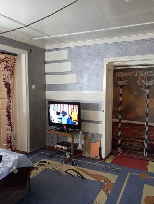 Kelesda 3 sotuk 6 xona uy bòlib sotiladi