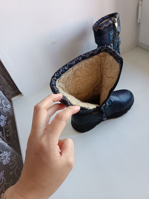 Продам детские зимние сапошки