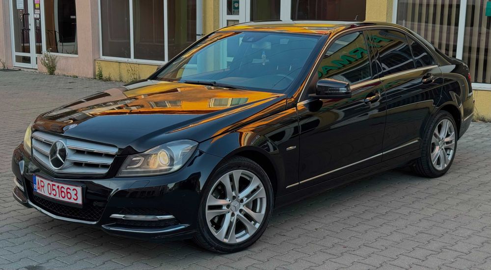 Mercedes-Benz C220 Avantgarde 170 CP 2012 Automată Distronic Plus