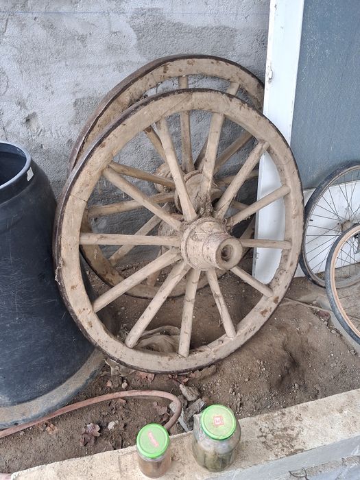 Roti car vechi rustic Dolj