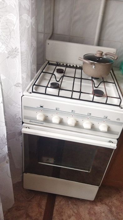Продам газовую плиту