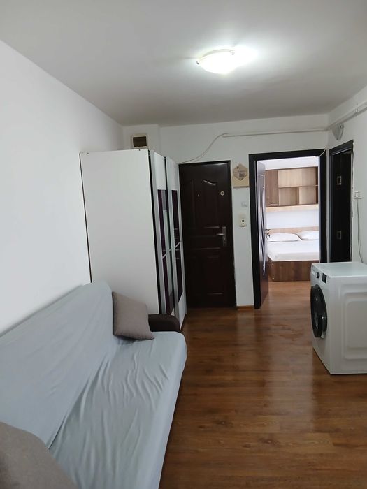Persoană fizică închiriez apartament cu două camere