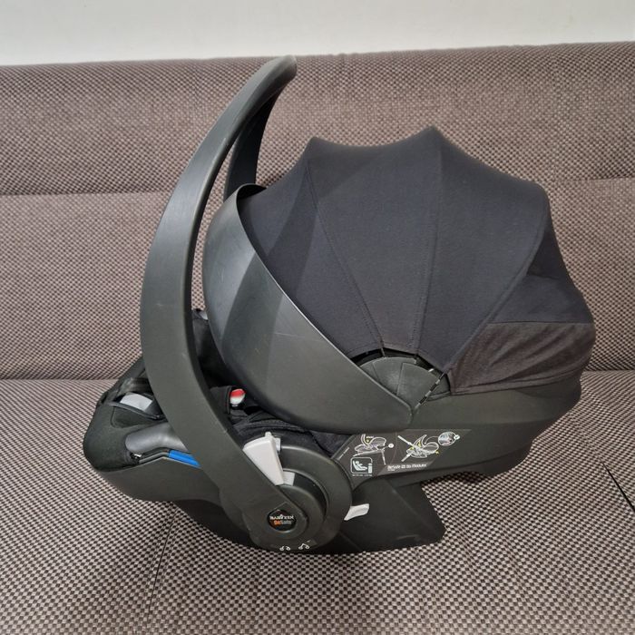 Scoica auto Babyzen cu insertie pentru nou nascut si baza isofix