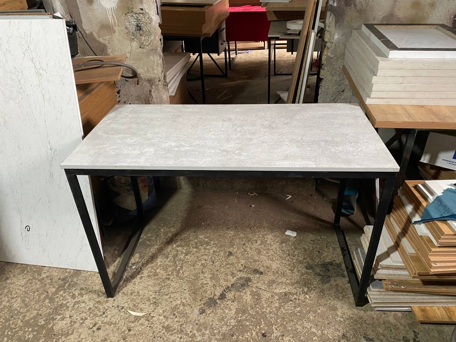 Stol loft parta sotiladi oʻlchamlari 120/60 balandligi 75