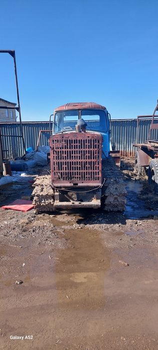 Продам трактор гусеничный