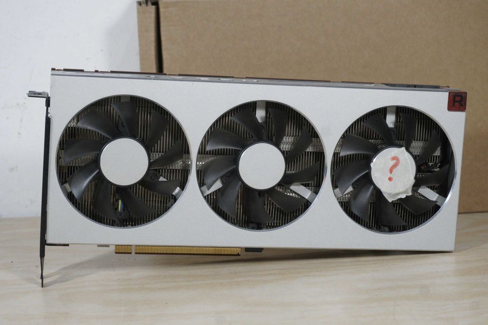 Radeon VII 16GB HBM2 AMD Radeon видеокарта (има забележки)/вкл. ДДС