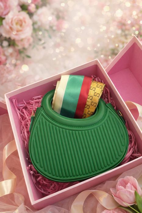 Стильная сумка с шарфом