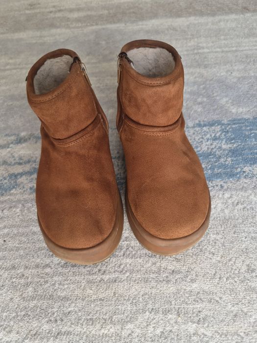 Продам угги детские 32 размер.