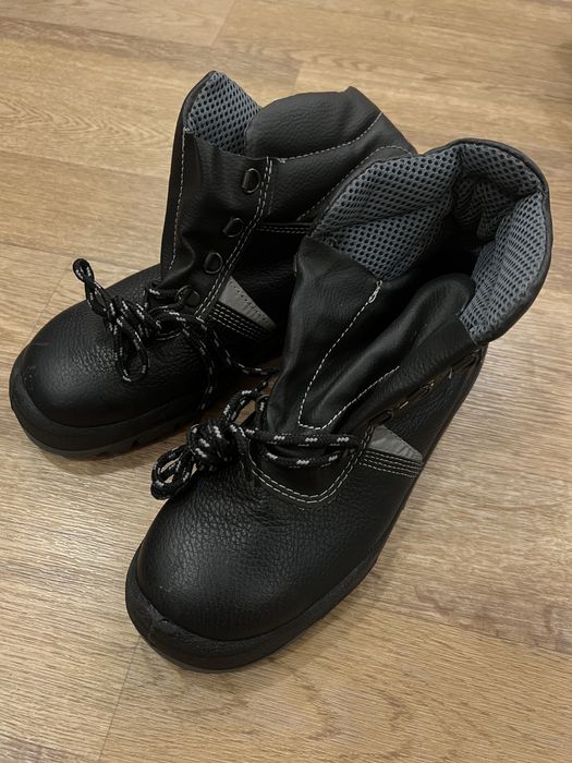 Новые ботинки рабочие 43-44 / 38-39