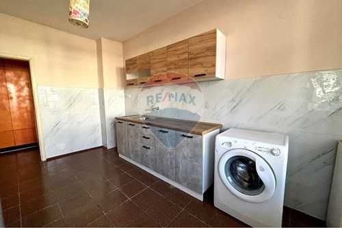 Продава се Тристаен апартамент в Шумен, Пазара - 78 кв.м за 1759 €/кв.м - Снимка #3