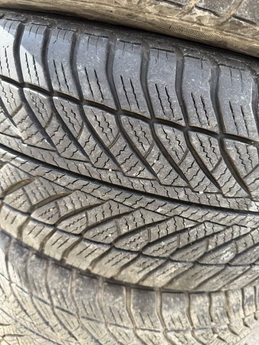 Goodyear Ultragrip 8 245/45/18 Iarna