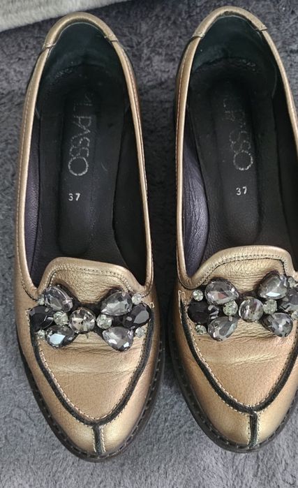 Pantofi piele metalizati si cu pietre.
